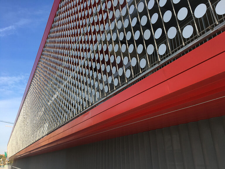 Kinetic or static cladding, circular serie