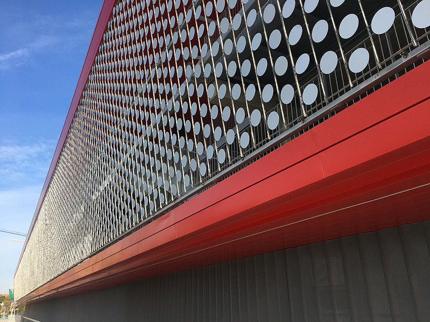 Kinetic or static cladding, circular serie